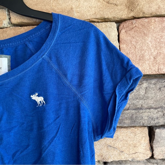 Abercrombie & Fitch blue T-shirt Women Small - Picture 2 of 10